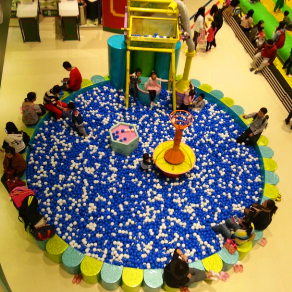 Round Ball Pool Fountain for Kids